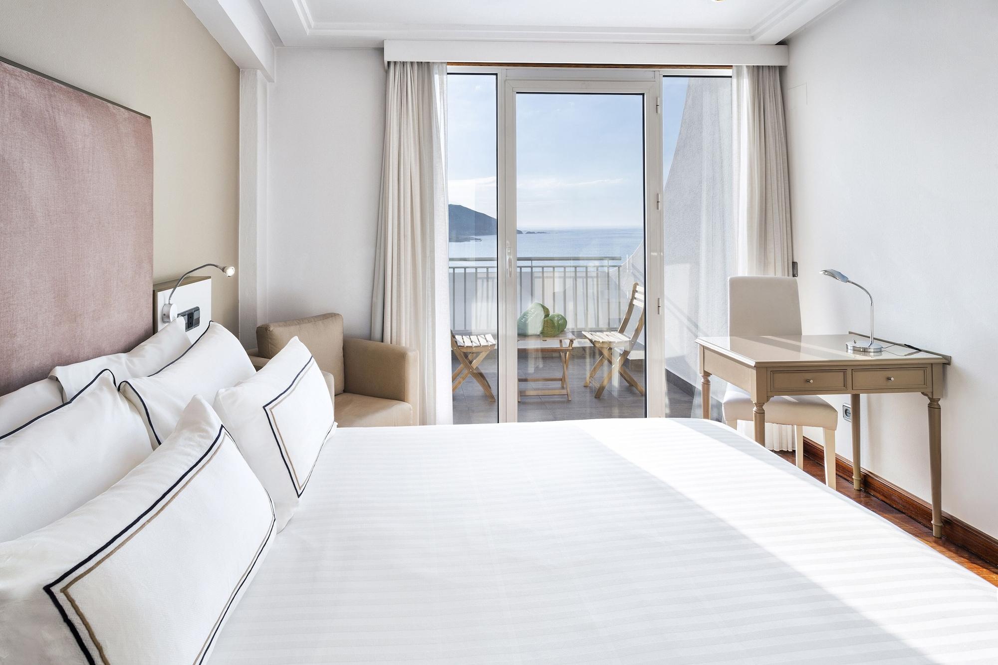 Melia Maria Pita Hotel A Coruna Bagian luar foto